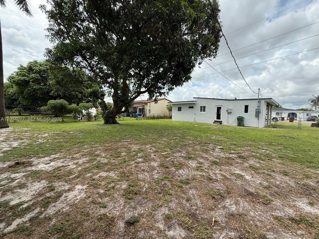 521 E 33rd St, Hialeah, FL 33013