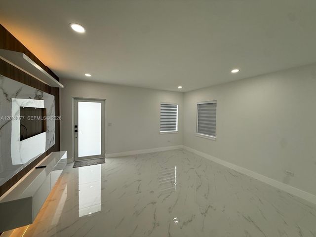 521 E 33rd St, Hialeah, FL 33013
