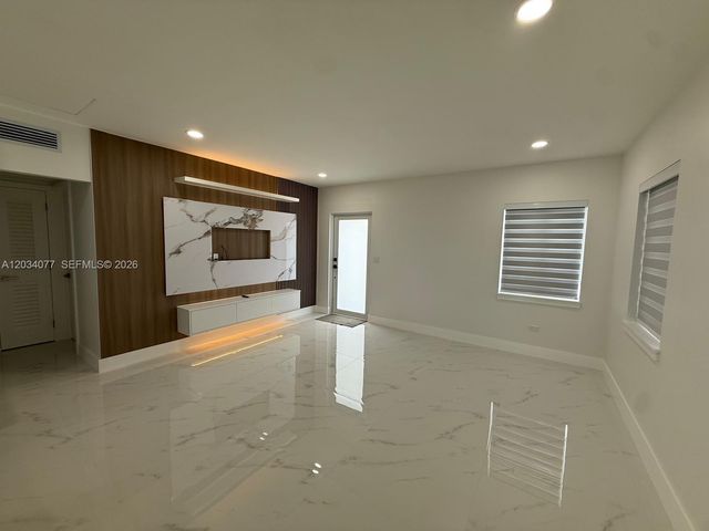 521 E 33rd St, Hialeah, FL 33013