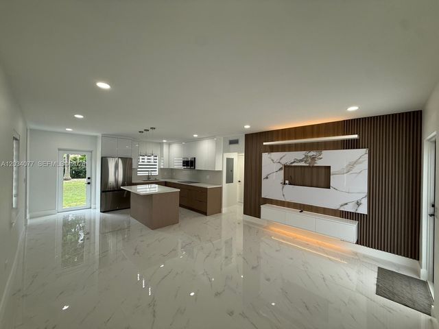 521 E 33rd St, Hialeah, FL 33013