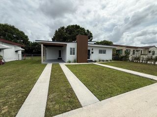 521 E 33rd St, Hialeah, FL 33013