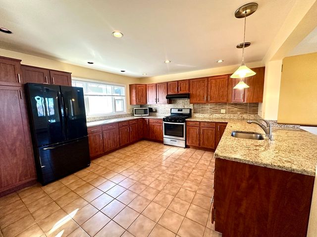 86 Palfrey Rd 86, Belmont, MA 02478