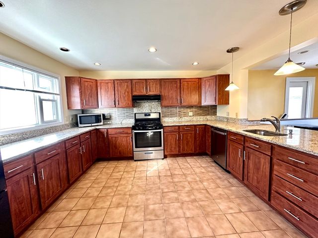 86 Palfrey Rd 86, Belmont, MA 02478