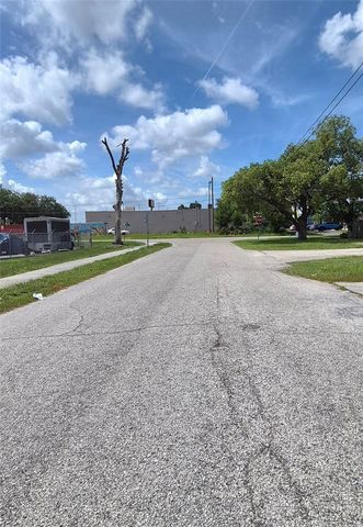709 E 119TH AVENUE, Tampa, FL 33612