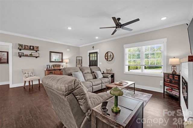 183 Falling Creek Drive, Statesville, NC 28625
