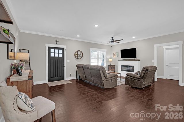 183 Falling Creek Drive, Statesville, NC 28625