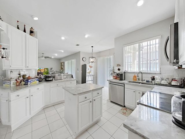 10212 GARDEN ALCOVE DRIVE, Tampa, FL 33647