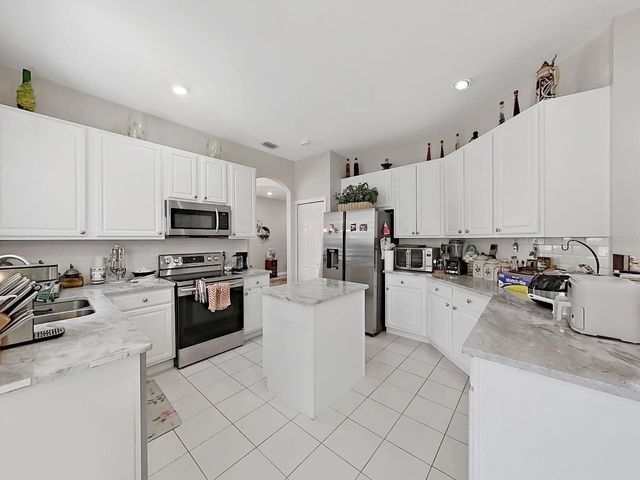 10212 GARDEN ALCOVE DRIVE, Tampa, FL 33647