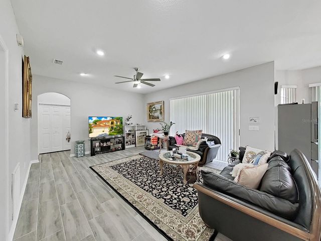 10212 GARDEN ALCOVE DRIVE, Tampa, FL 33647