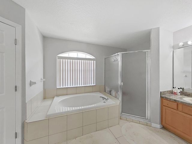 10212 GARDEN ALCOVE DRIVE, Tampa, FL 33647