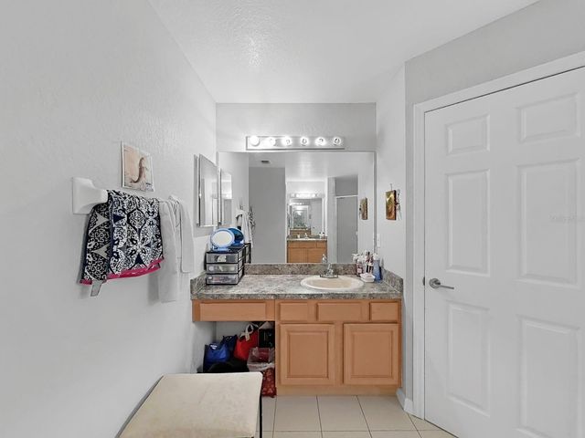 10212 GARDEN ALCOVE DRIVE, Tampa, FL 33647