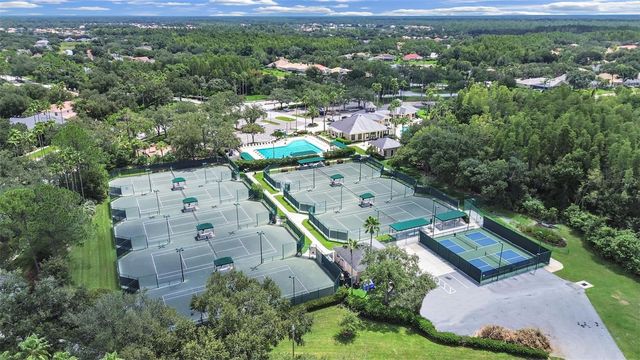 10212 GARDEN ALCOVE DRIVE, Tampa, FL 33647
