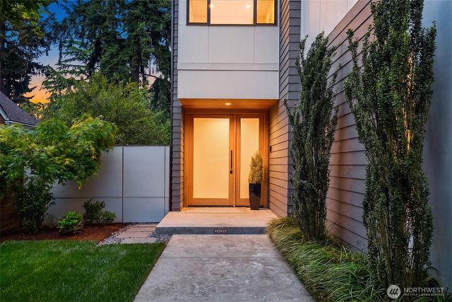 4412 94th Avenue NE, Yarrow Point, WA 98004