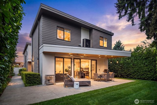 4412 94th Avenue NE, Yarrow Point, WA 98004
