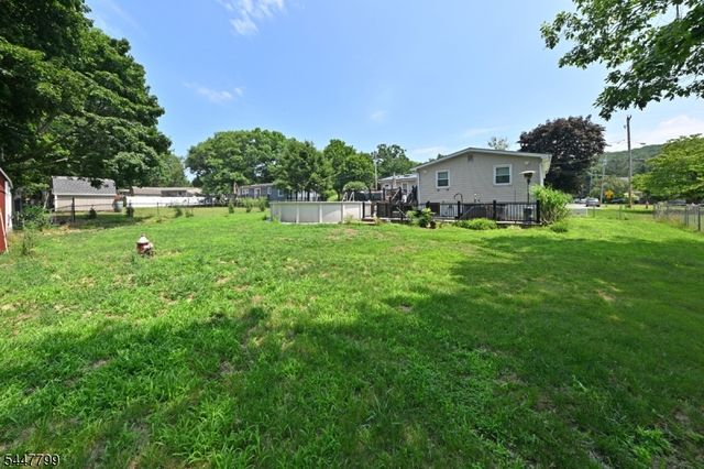 58 Grove St, Wanaque Boro, NJ 07465