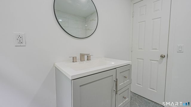 24 Sunfield Circle, Waterbury, CT 06708