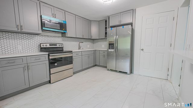 24 Sunfield Circle, Waterbury, CT 06708