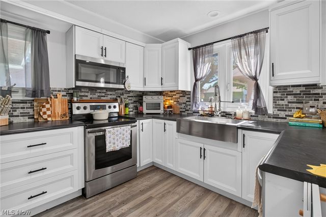 4272 Brockley Avenue, Sheffield Lake, OH 44054