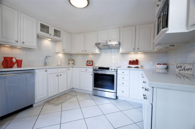 655 S Ripple Creek Drive 655, Houston, TX 77057