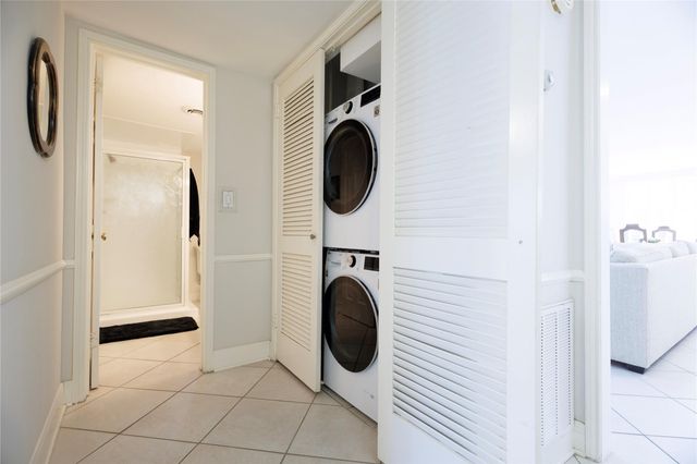 655 S Ripple Creek Drive 655, Houston, TX 77057