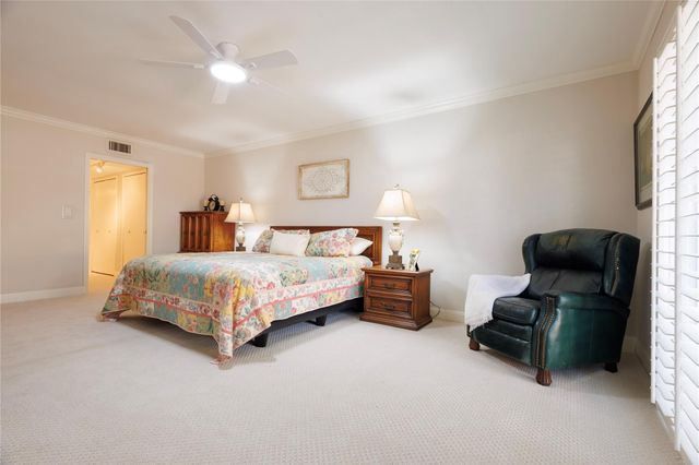 655 S Ripple Creek Drive 655, Houston, TX 77057