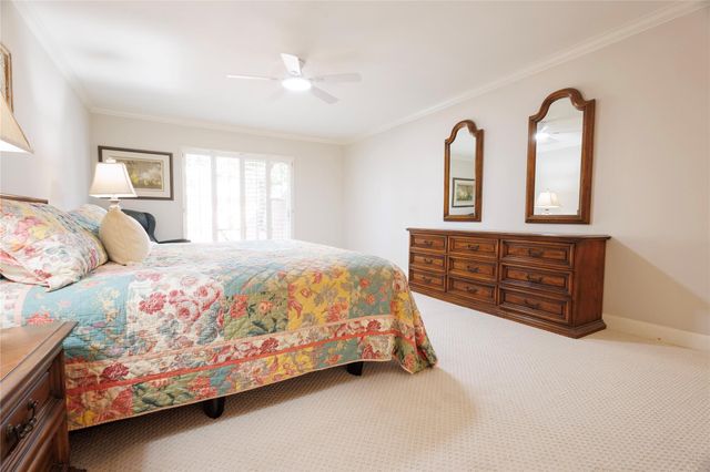 655 S Ripple Creek Drive 655, Houston, TX 77057