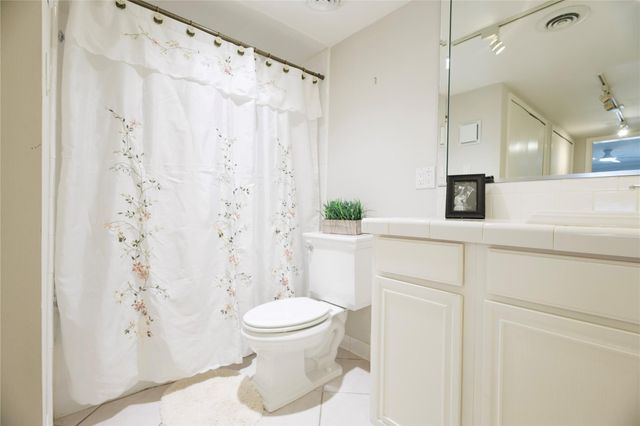 655 S Ripple Creek Drive 655, Houston, TX 77057