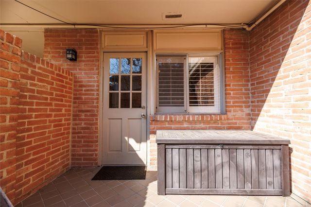 655 S Ripple Creek Drive 655, Houston, TX 77057