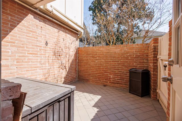 655 S Ripple Creek Drive 655, Houston, TX 77057