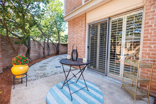 655 S Ripple Creek Drive 655, Houston, TX 77057