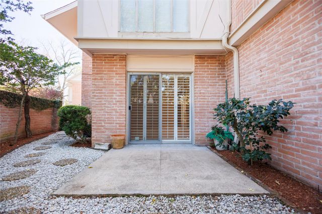 655 S Ripple Creek Drive 655, Houston, TX 77057