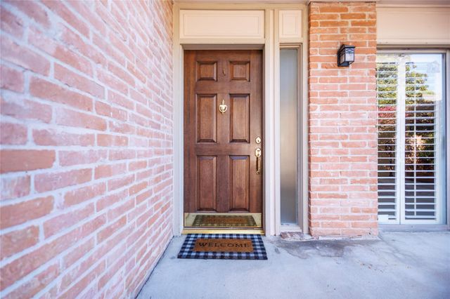 655 S Ripple Creek Drive 655, Houston, TX 77057