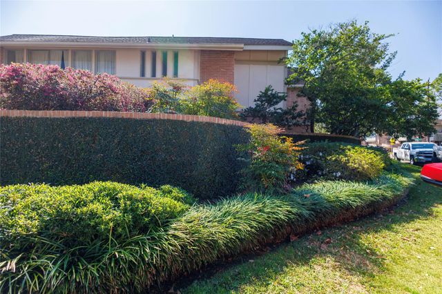 655 S Ripple Creek Drive 655, Houston, TX 77057