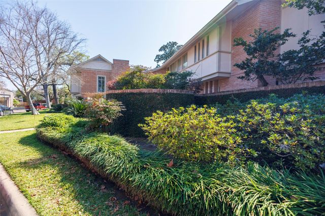 655 S Ripple Creek Drive 655, Houston, TX 77057