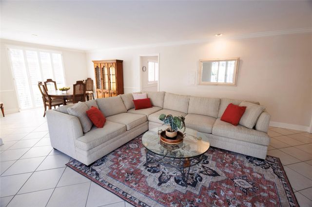 655 S Ripple Creek Drive 655, Houston, TX 77057