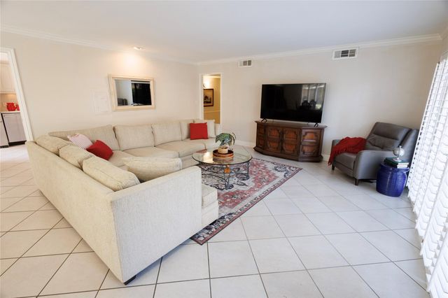 655 S Ripple Creek Drive 655, Houston, TX 77057