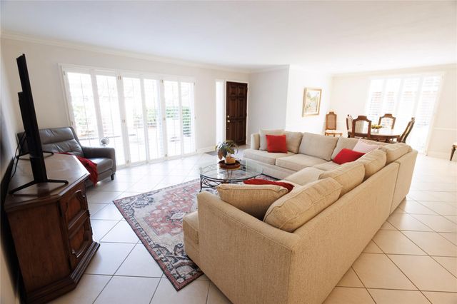 655 S Ripple Creek Drive 655, Houston, TX 77057