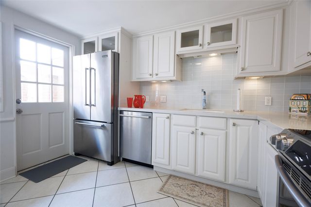 655 S Ripple Creek Drive 655, Houston, TX 77057