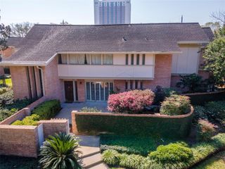 655 S Ripple Creek Drive 655, Houston, TX 77057