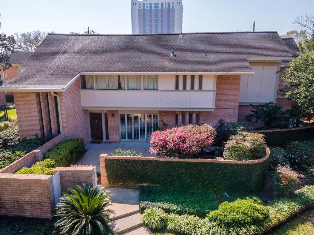 655 S Ripple Creek Drive 655, Houston, TX 77057