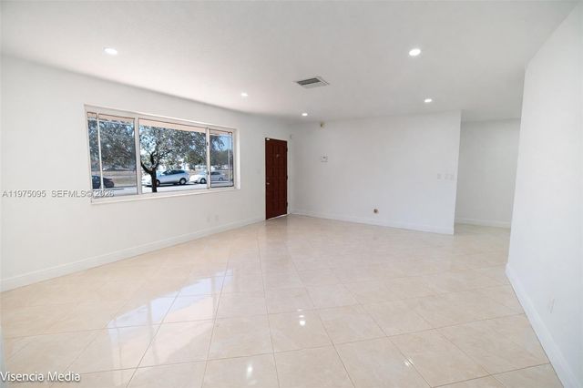 783 W 78th St 1, Hialeah, FL 33014