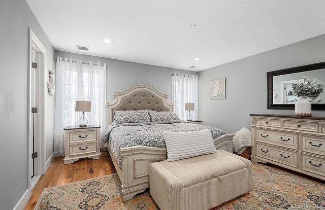 28 Sagamore Road, Island Park, NY 11558