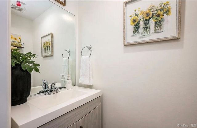28 Sagamore Road, Island Park, NY 11558