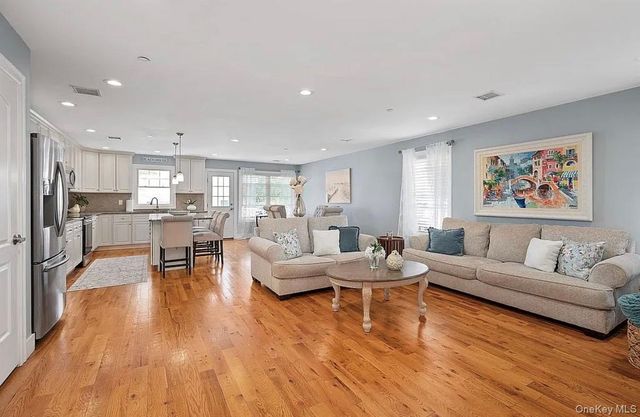 28 Sagamore Road, Island Park, NY 11558