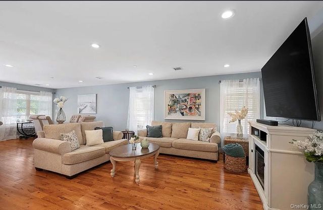 28 Sagamore Road, Island Park, NY 11558