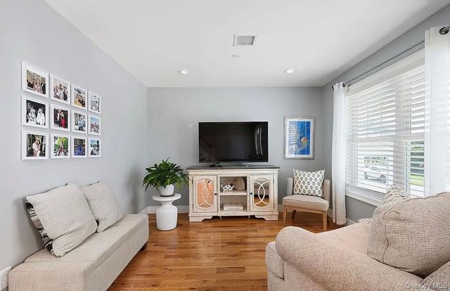 28 Sagamore Road, Island Park, NY 11558
