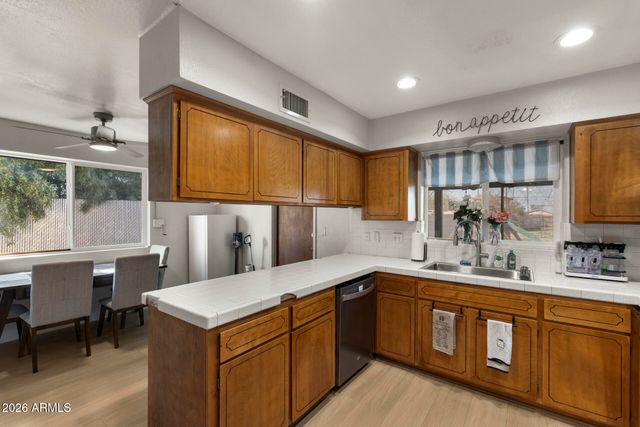 2208 E CONTESSA Circle, Mesa, AZ 85213