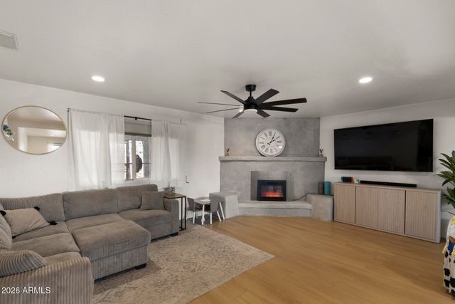 2208 E CONTESSA Circle, Mesa, AZ 85213