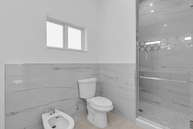 14 Tarpon Avenue, Key Largo, FL 33037