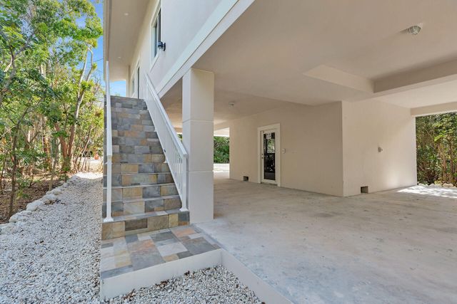 14 Tarpon Avenue, Key Largo, FL 33037